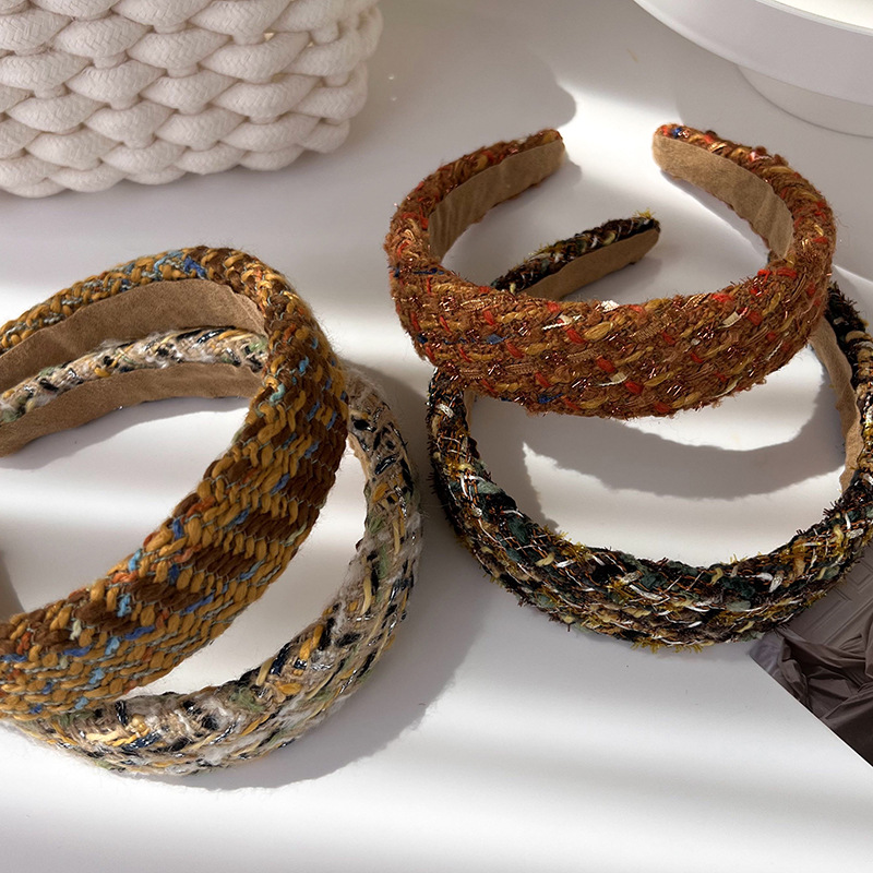 This is a new 2023 retro wide-brimmed high-top hairband with a chanel-style tweed for women, exuding an atmosphere of autumn and winter pic 4