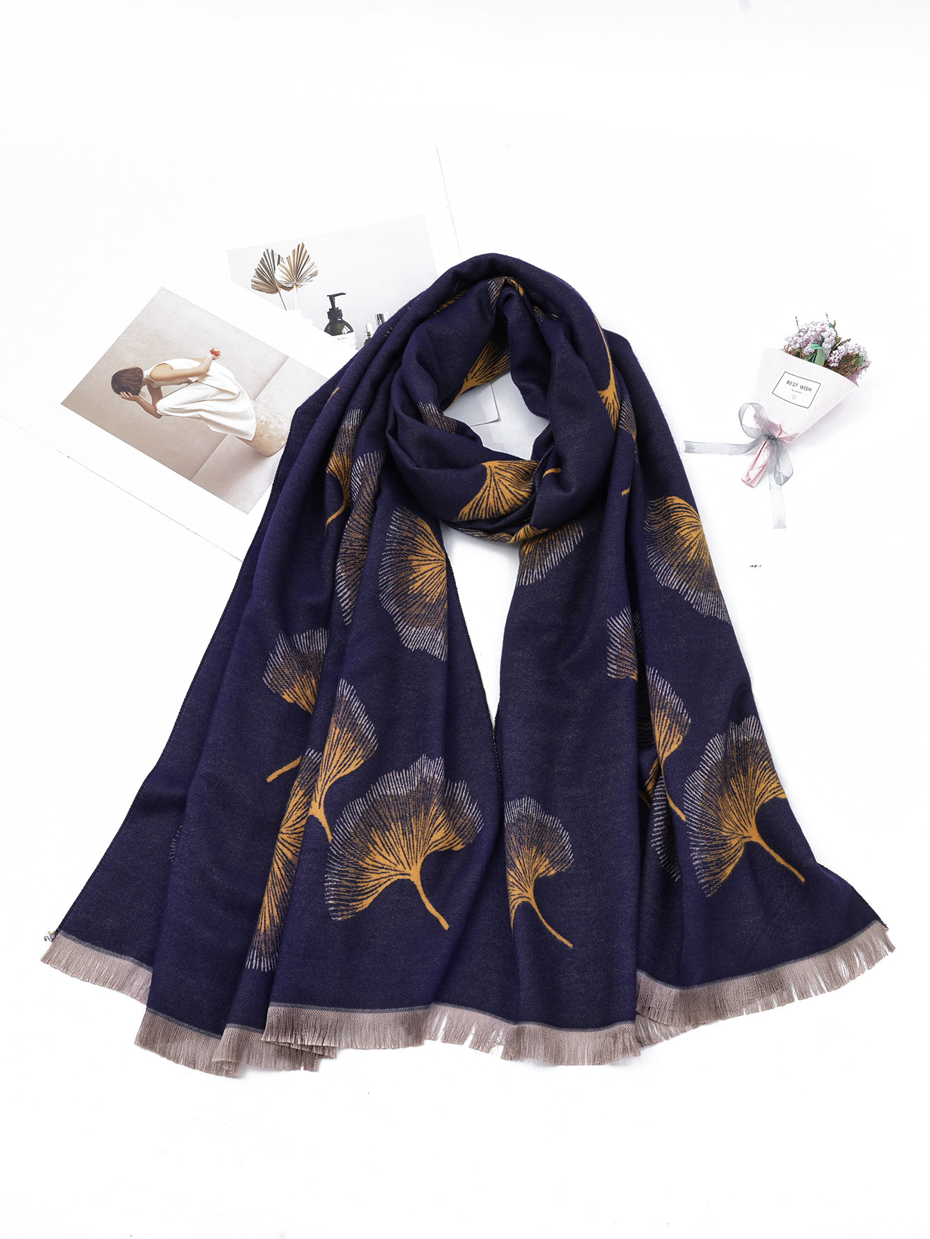 2023年秋冬季新款羊绒银杏叶提花大披肩复古加厚加厚短须女士围巾详情15