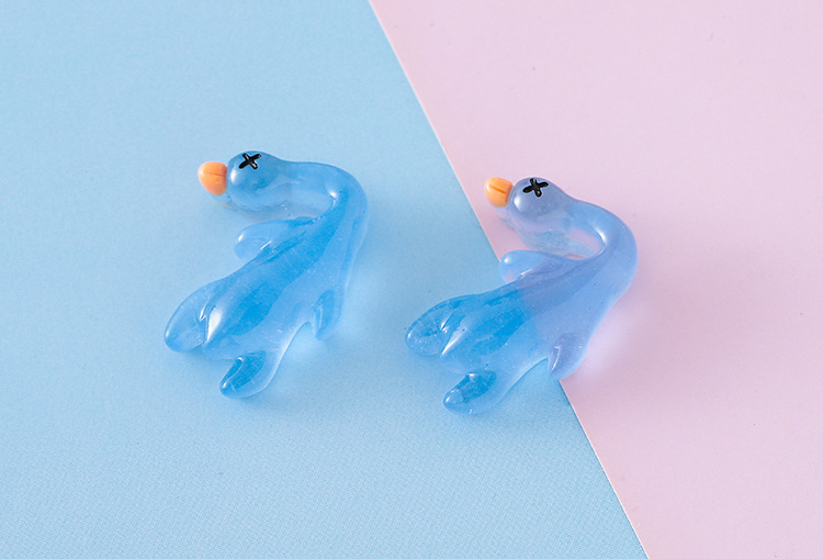 新款树脂夜光迷你鸭钥匙扣书包小挂件车内装饰品创意摆件饰品批发详情18