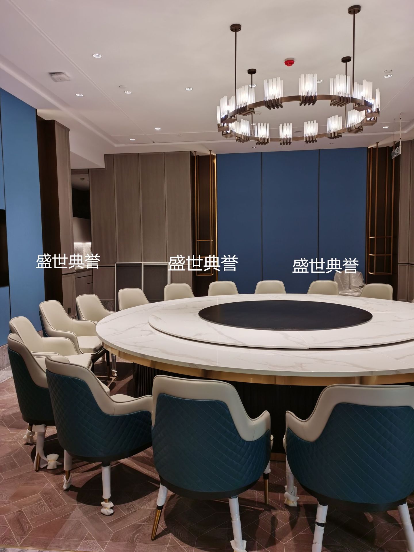 福州星级酒店家具直销海鲜餐厅电动餐桌椅饭店包厢实木餐椅宾利椅详情6