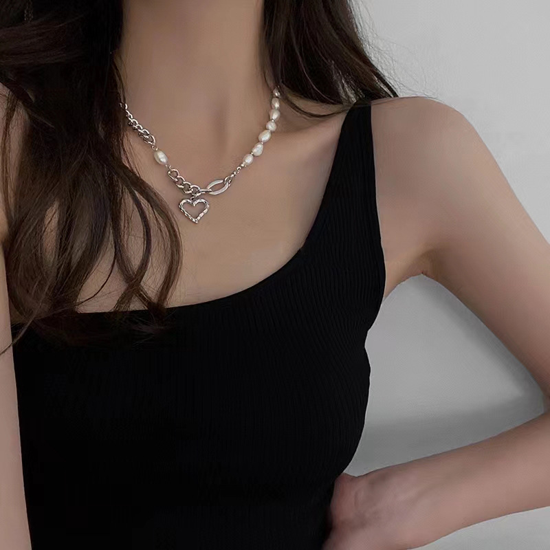European and American style heart-shaped necklace, versatile for women, niche design, hot girl ins style, titanium steel, non-fading, high-end collarbone chain pic 30