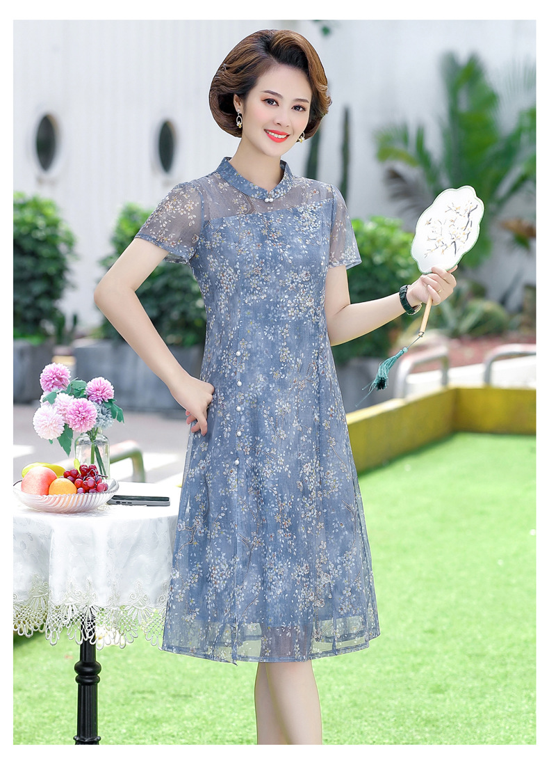 The 2022 new summer mom dress for middle-aged and elderly people aged 40 and 50 short-sleeved chiffon dress is elegant and stylish, making them look younger and slimmer pic 49