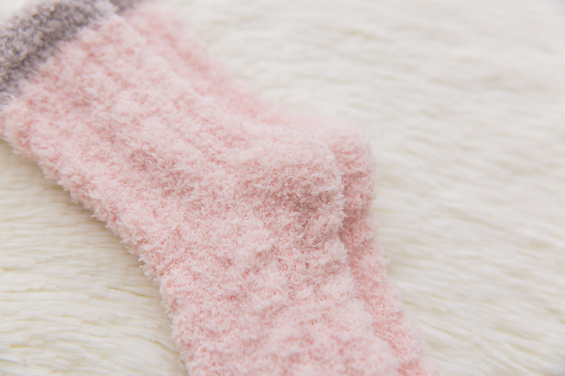 珊瑚绒女袜子批发 韩版家居珊瑚绒加绒加厚保暖中筒地板袜详情20