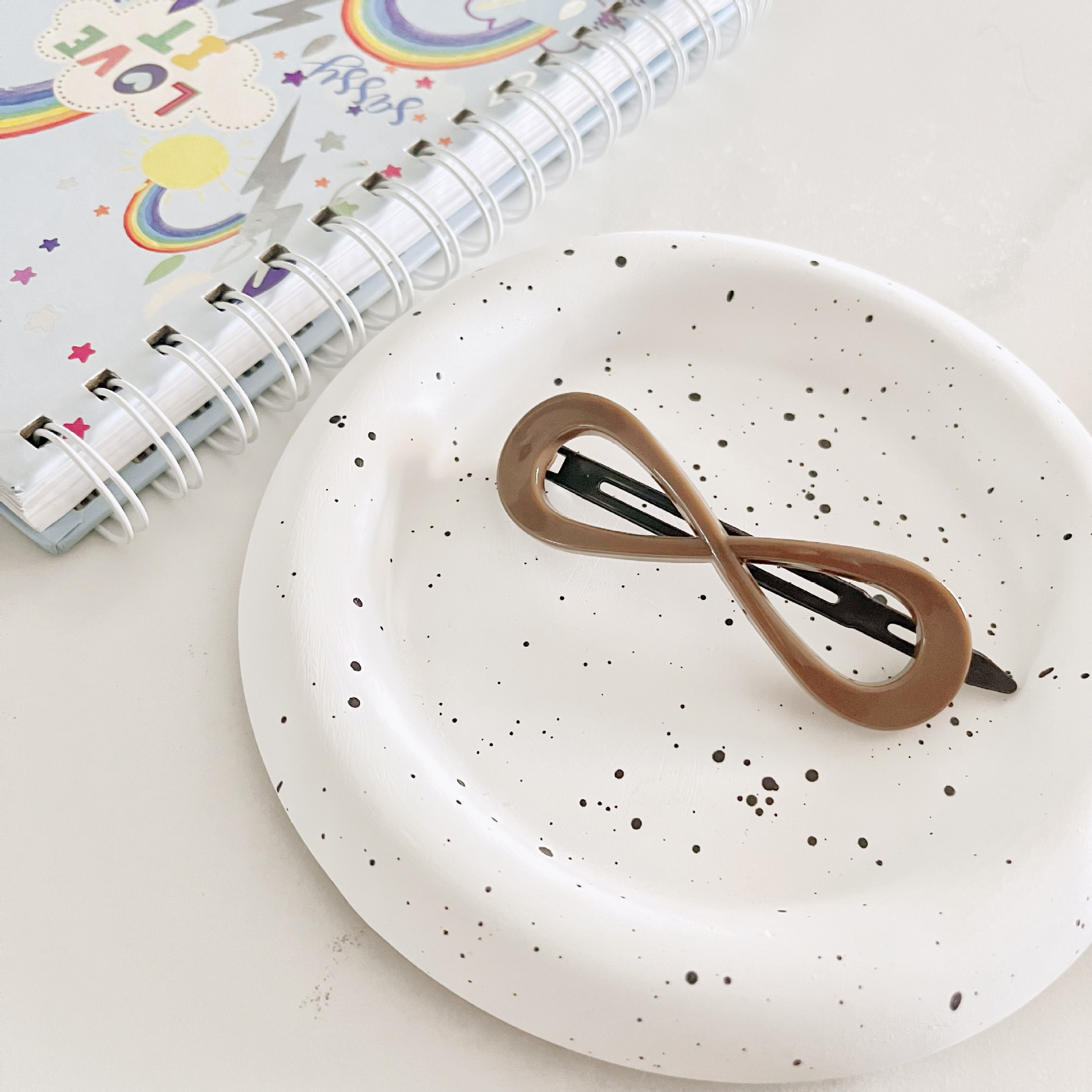 The same style of top clip in Dongdaemun, South Korea, colorful one-piece clip, ins Hyuna frog clip, versatile girl bangs hair clip pic 12