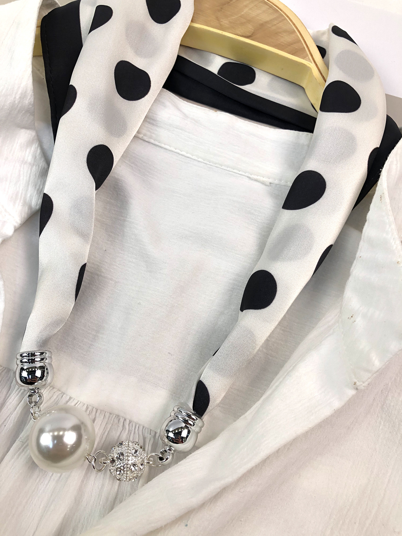 One-piece consignment cross-border exclusive summer fashionable and versatile silk pearl necklaces, silk scarves, buckles and scarves factory wholesale pic 10