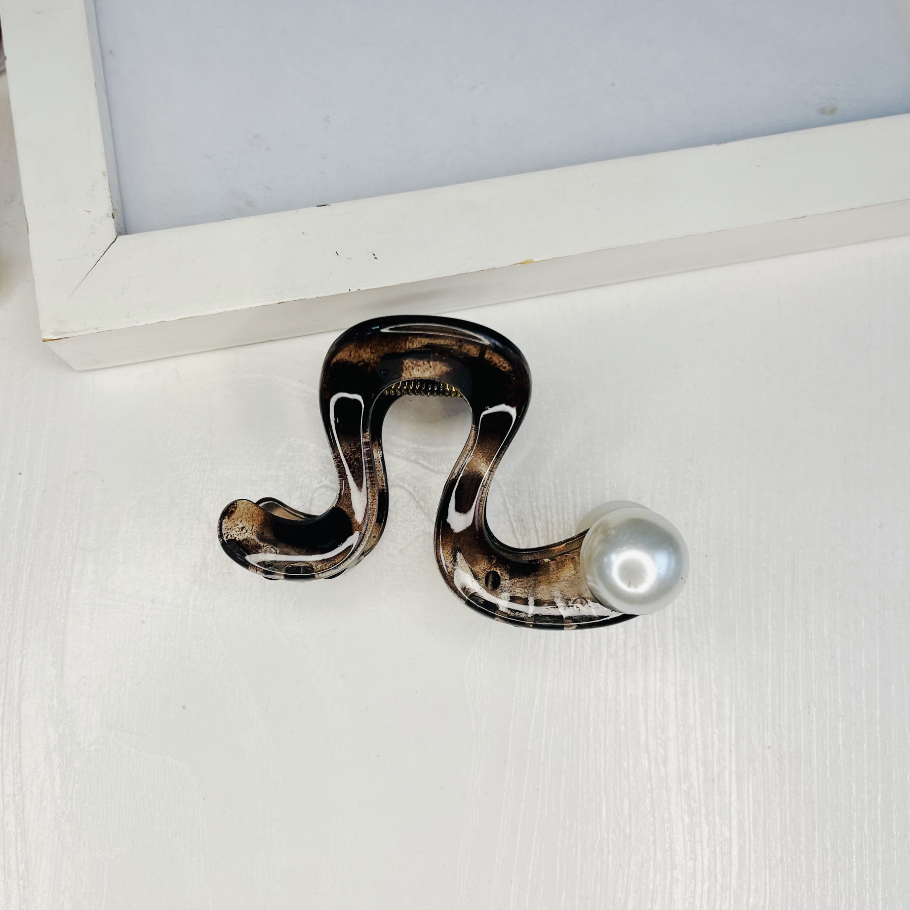 The 2025 National Trend series hairpins feature a niche design with geometric leopard print pearl hairpins, exuding a feminine and high-end charm. They are medium-sized semi-clip headwear pic 28