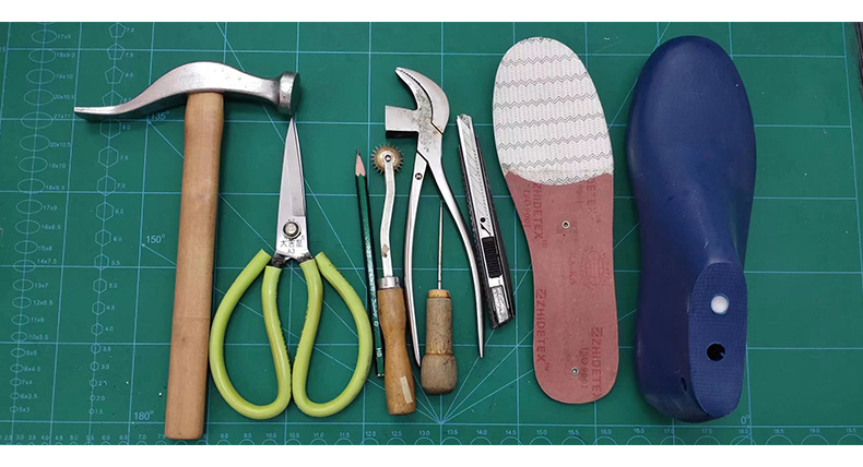 秋冬加绒真皮马丁靴女 韩版后拉链瘦瘦女靴子复古中帮大码休闲鞋详情14