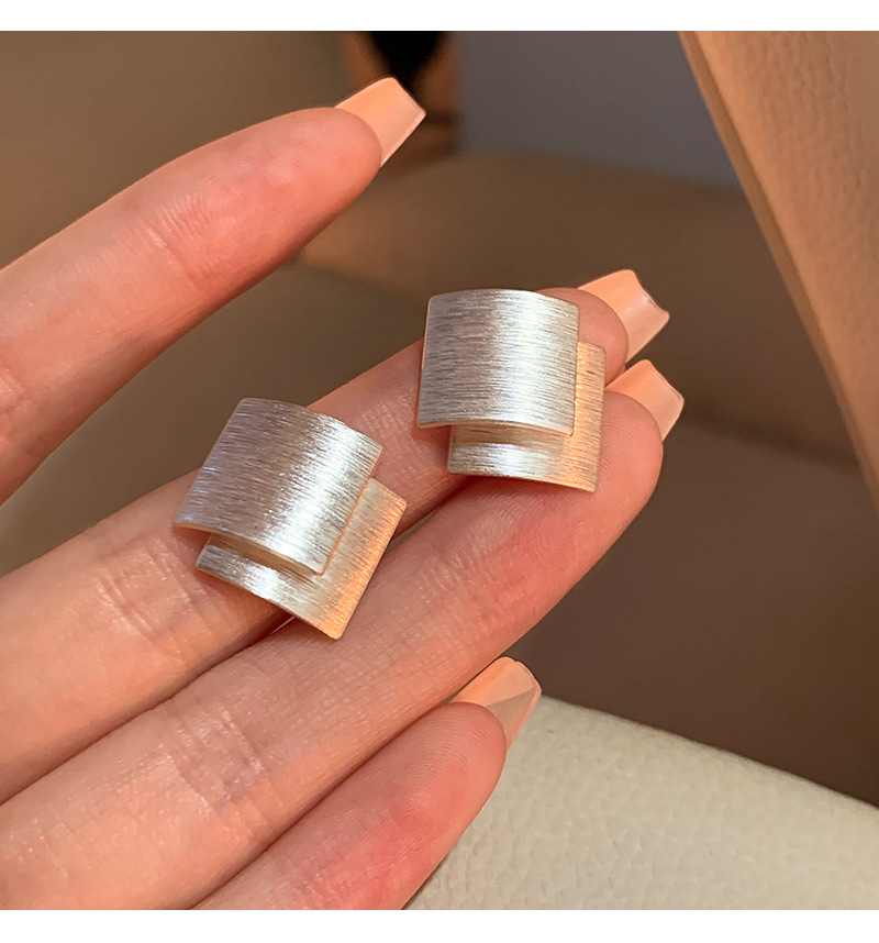 Light luxury and niche design sense, frosted brushed double-layer geometric earrings, simple and versatile for women, elegant stud earrings pic 15