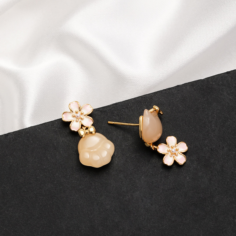 娜莎外贸耳饰欧美高品质粉色樱花猫咪耳钉女S925银针简约甜美耳饰详情5