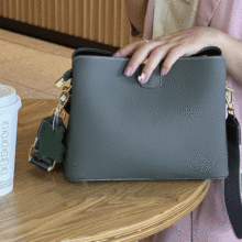 双肩包女2022新款真皮女包时尚油蜡牛皮双肩背包高级感女士背包详情6