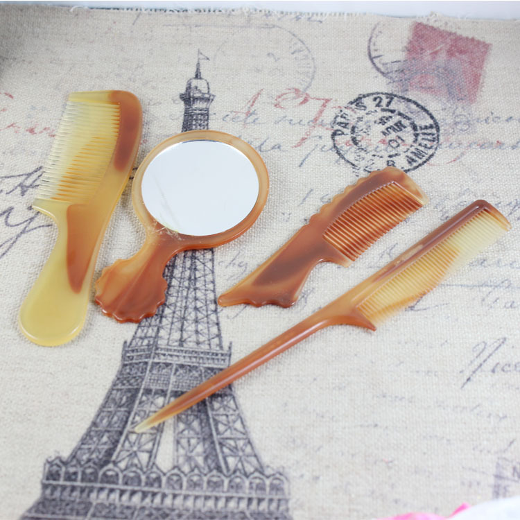 Wholesale manufacturer of four-piece comb, ox tendon comb, mirror comb, two yuan wholesale pic 1