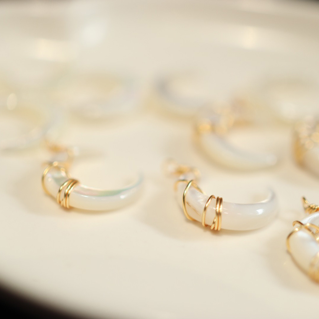 A hand-woven disc shell necklace, moon pendant and retro pendant necklace with the same style as Canglan Jue Gu LAN as a small gift pic 20