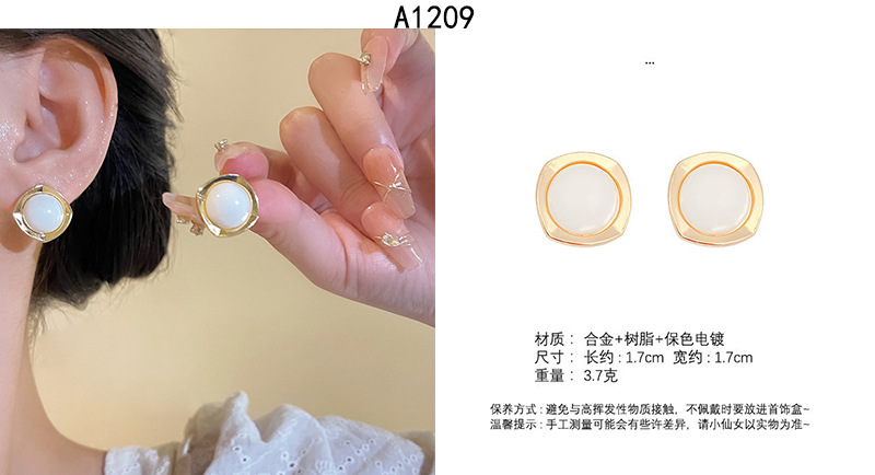 S925 Silver Needle retro pearl earrings for women, Korean ins style, high-end, niche and elegant stud earrings wholesale pic 34