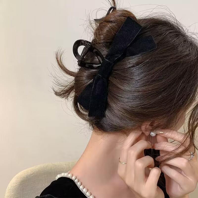Hepburn style black bow grappling clip for women, large high-end hairpin, popular hairpin, shark clip on the back of the head headwear pic 4