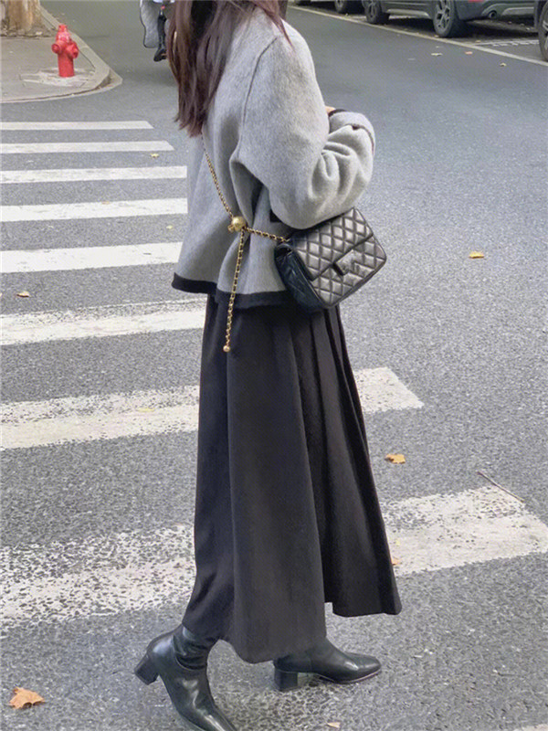 French chanel-style short double-sided wool and woolen coat for women to look younger and petite in spring. Cashmere Hepburn style top pic 14