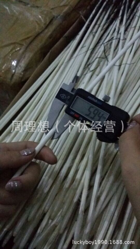 Wholesale from the manufacturer, we select high-quality 6.0-6.4 feather poles for DIY floating material fishing gear, peacock feather poles pic 1