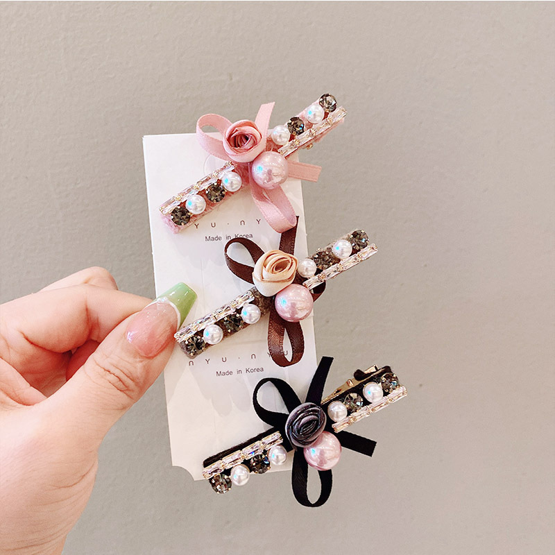 Black rhinestone velvet bangs clip with a high-end look, side clip with a duckbill clip and a small Chanel style, pearl rhinestone hair clip at the back of the head pic 15