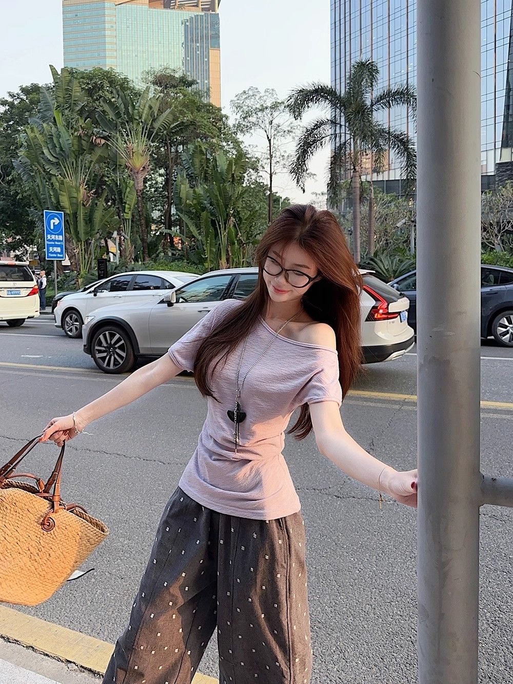 Korean casual design sense, niche and unique off-the-shoulder short-sleeved T-shirt for women, a chic summer waist-cinching and figure-hugging off-the-shoulder top pic 13