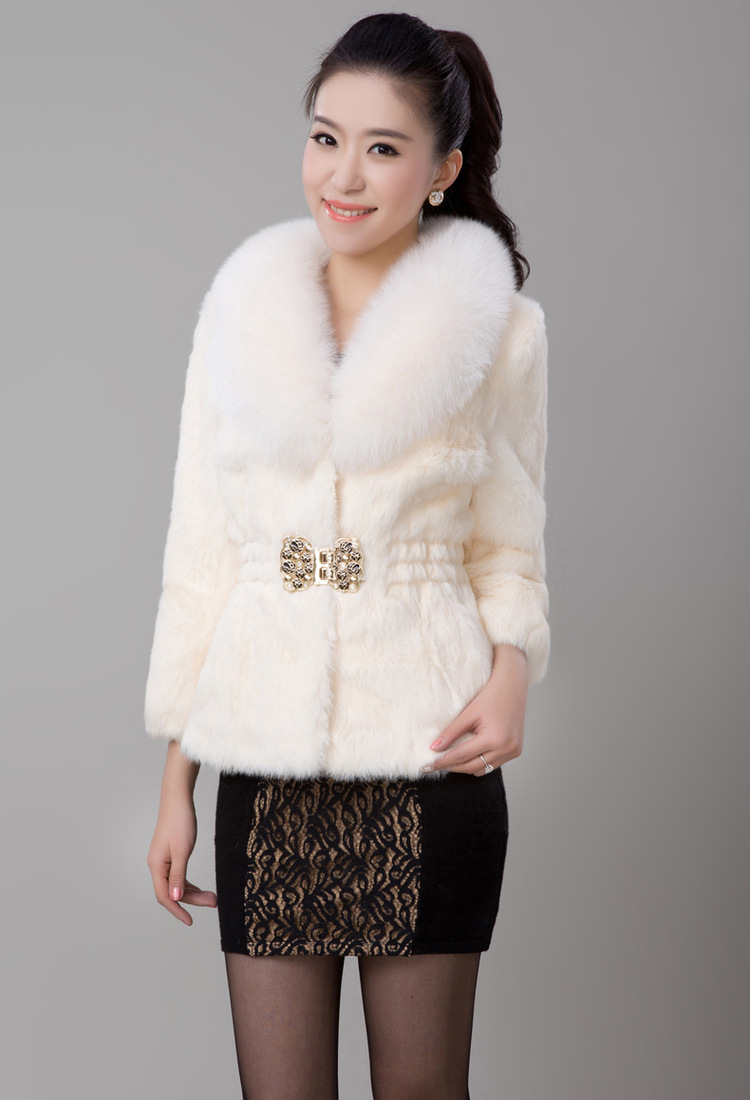 A new Korean-style fur coat for women in the autumn and winter of 2021, featuring short rabbit fur and fox fur collar faux fur for a slimming look pic 8