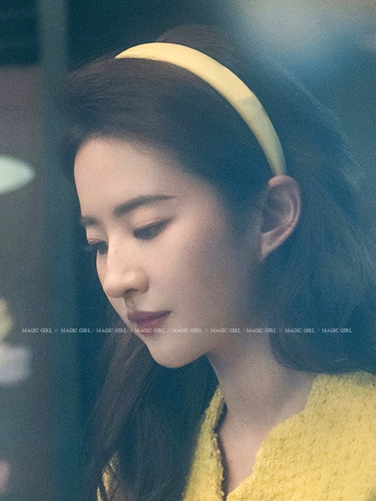 The Story of the Rose, the same sponge hair band as Liu Yifei and the fairy sister, the same style as Huang Yimei, which makes her look fair and elegant with a high top of her head pic 2