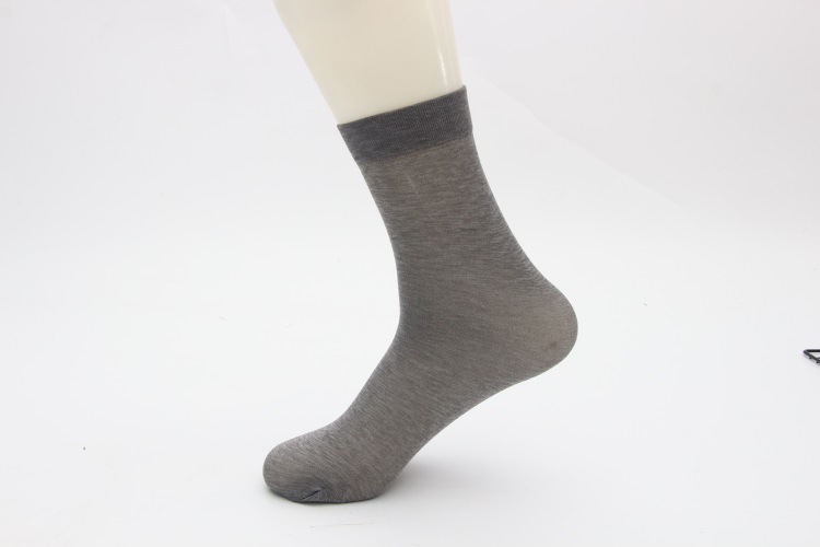 Hombres de verano medias de tubo medio calcetines de baño de pies calcetines de piso mercerizado algodón color sólido estilo fino negocios hombres calcetines al por mayor pic 19