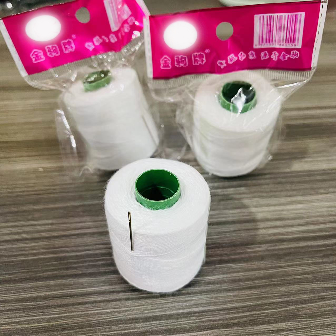 Small rolls of household sewing thread, hand sewing thread, sewing clothes, white small rolls of thread with needle, one yuan supply pic 6