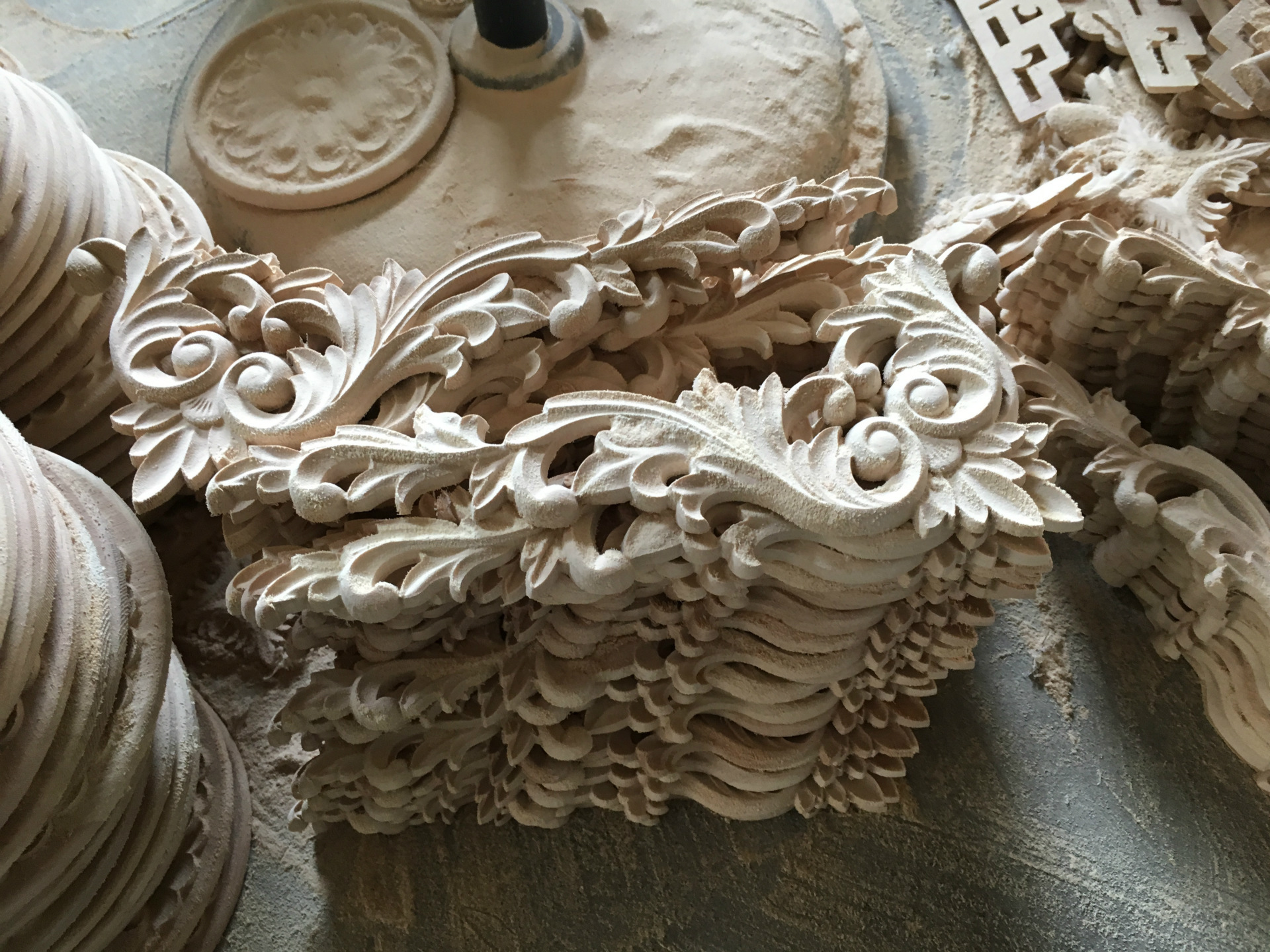 Wood carvings, oak solid wood decals, decorative pieces, European-style cabinet doors, furniture, exquisite relief long decals pic 5