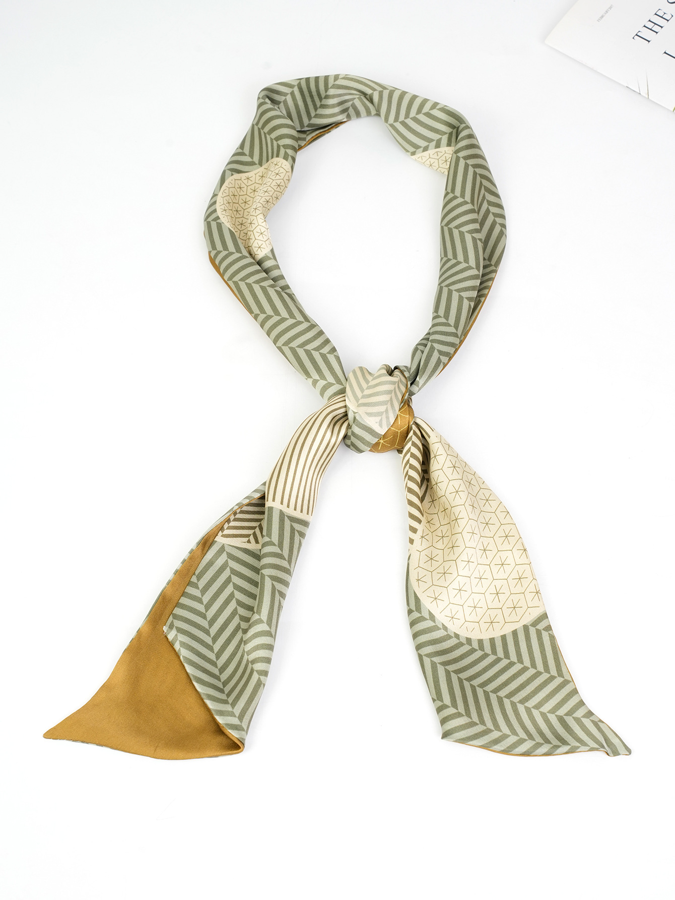 Factory direct sales of European and American printed long ribbon silk scarves, shawls and fashionable silk scarves for women pic 6