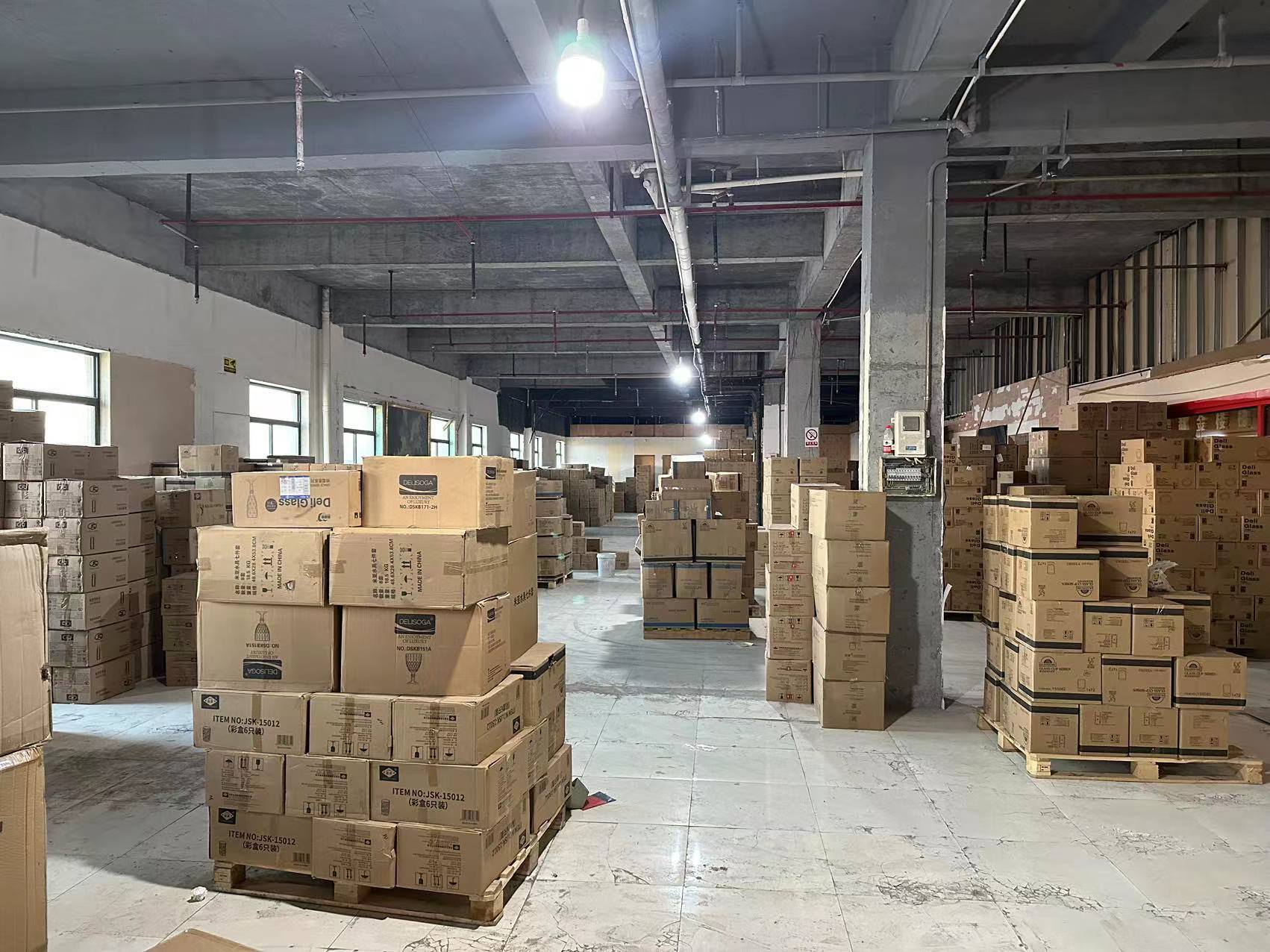 家用水晶玻璃烟灰缸小精致时尚方形烟盅轻奢客厅创意酒店高档烟缸详情4