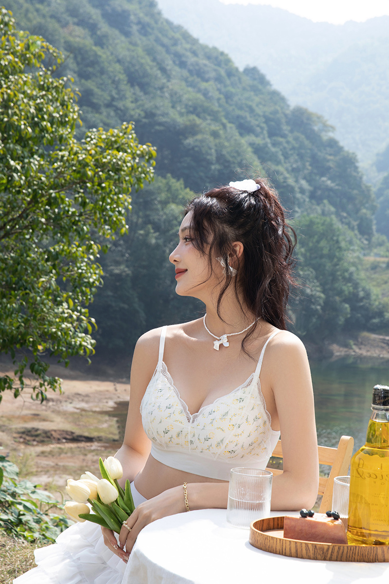 高品质新款翠花蕾丝背心托胸固定杯内衣收副乳田园风少女无缝裹胸详情5