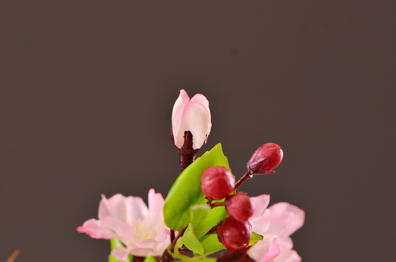 Dongli Flower Industry, the original manufacturer, offers wholesale of high-end artificial flowers, pendulous crabapple, home decoration sample rooms, photography props, and one-piece consignment of crabapple flowers pic 14