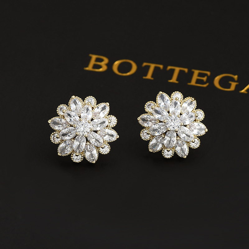 S925银针复古法式耳钉女小众设计感锆石花瓣耳饰简约百搭耳坠批发详情9