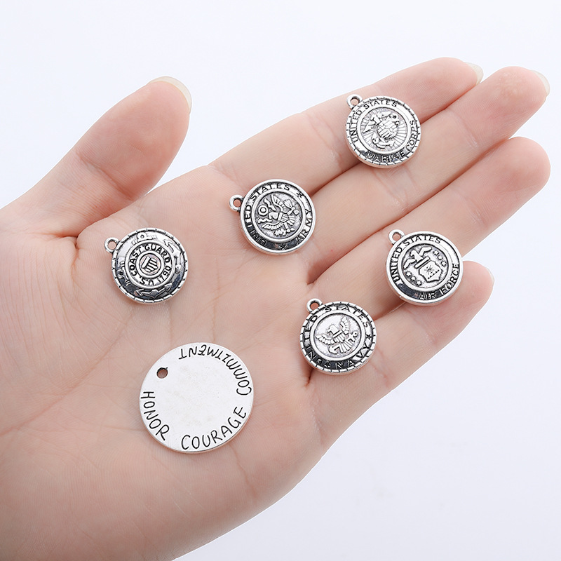 Wholesale of popular DIY alloy jewelry for fitness and sports in Europe and America, commemorative jewelry and pendant accessories for ice hockey players pic 5