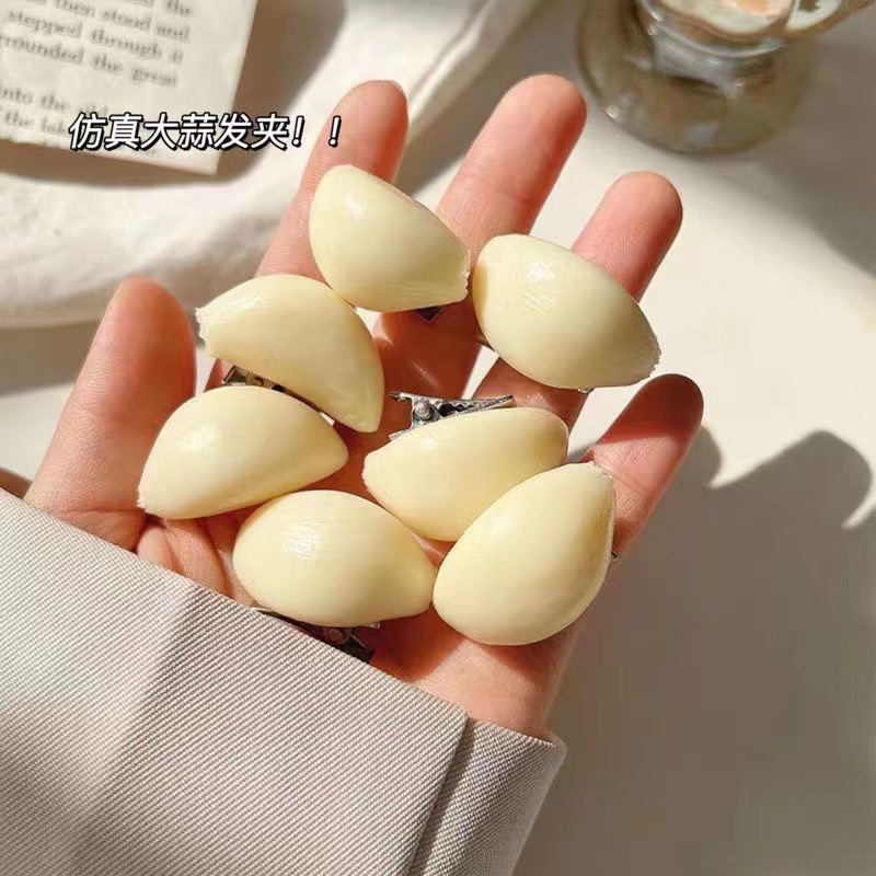 A funny and fun mini garlic hair clip, a bangs clip, and a creative garlic clove hair clip for your best friend as a gift and hair accessory pic 6