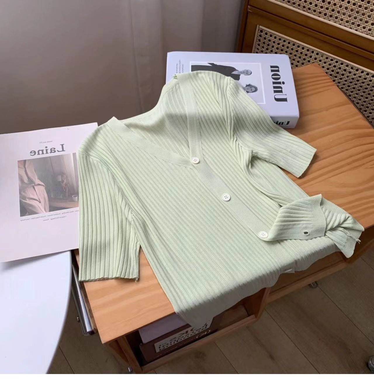 Apricot-colored V-neck knitted short-sleeved T-shirt for women, summer ice silk cardigan, Hong Kong-style chic. Pair it with a short cropped top and off-the-shoulder top pic 9