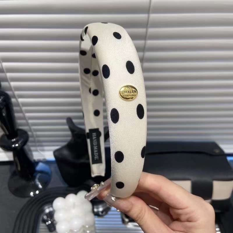 A versatile polka dot chanel-style fashionable hair band for Internet celebrities, a light luxury hair accessory for women, a wide-brimmed and stylish Korean-style headband pic 6