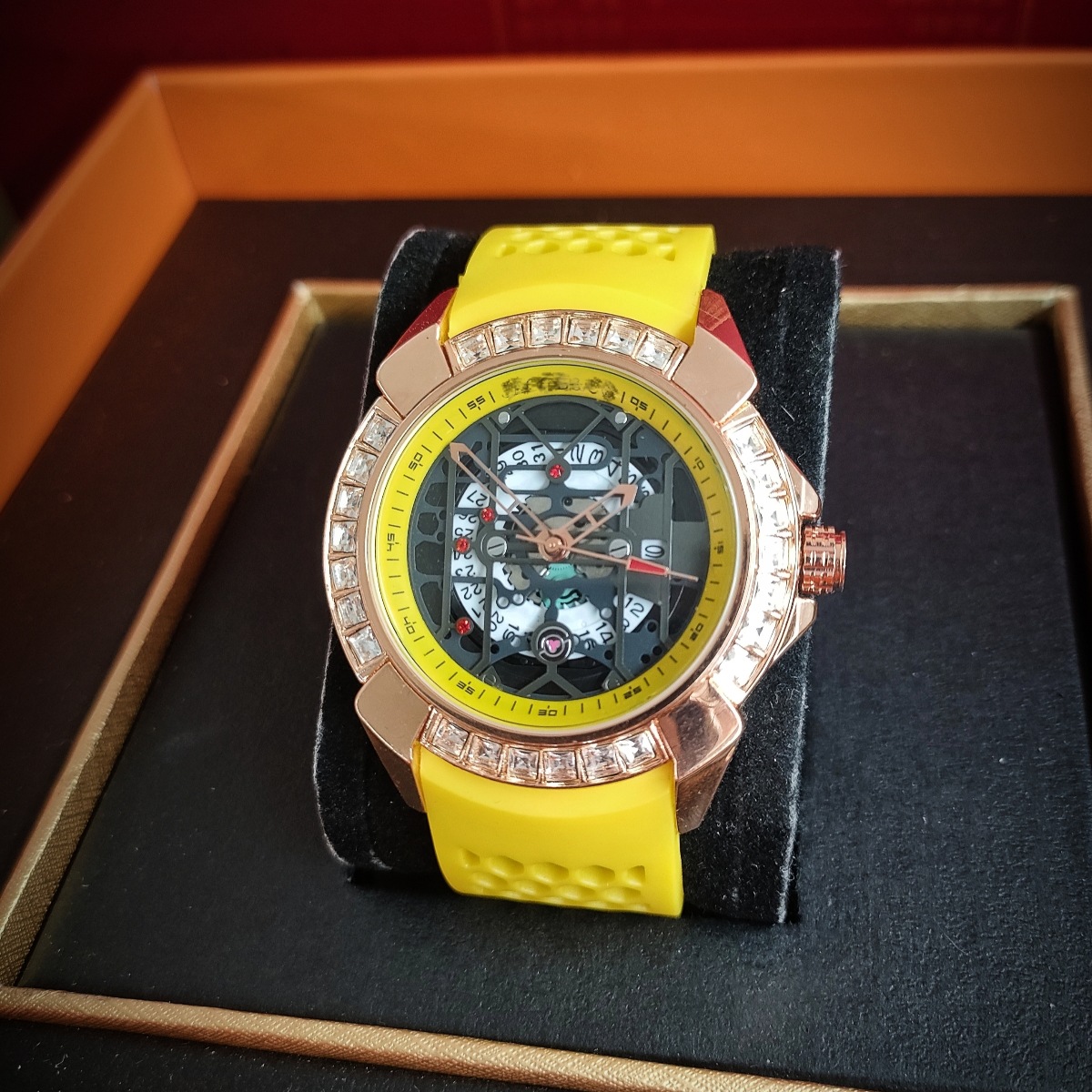 捷克豹同款男士三针石英手表潮流镂空日历镶钻表时尚炫酷腕表批发详情7