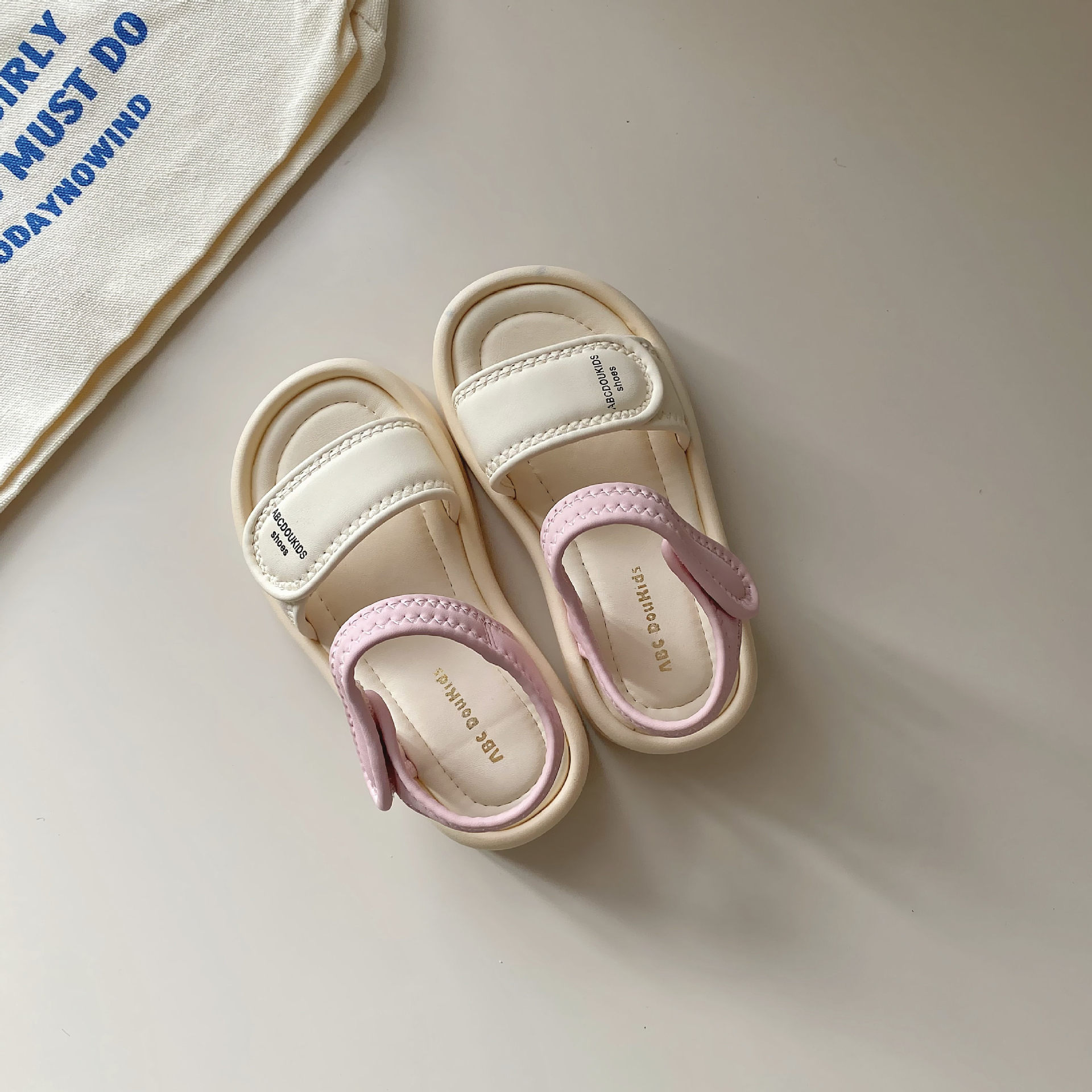 2024春夏季新款时尚百搭凉鞋圆头舒适软底运动魔术贴户外男女童鞋详情27