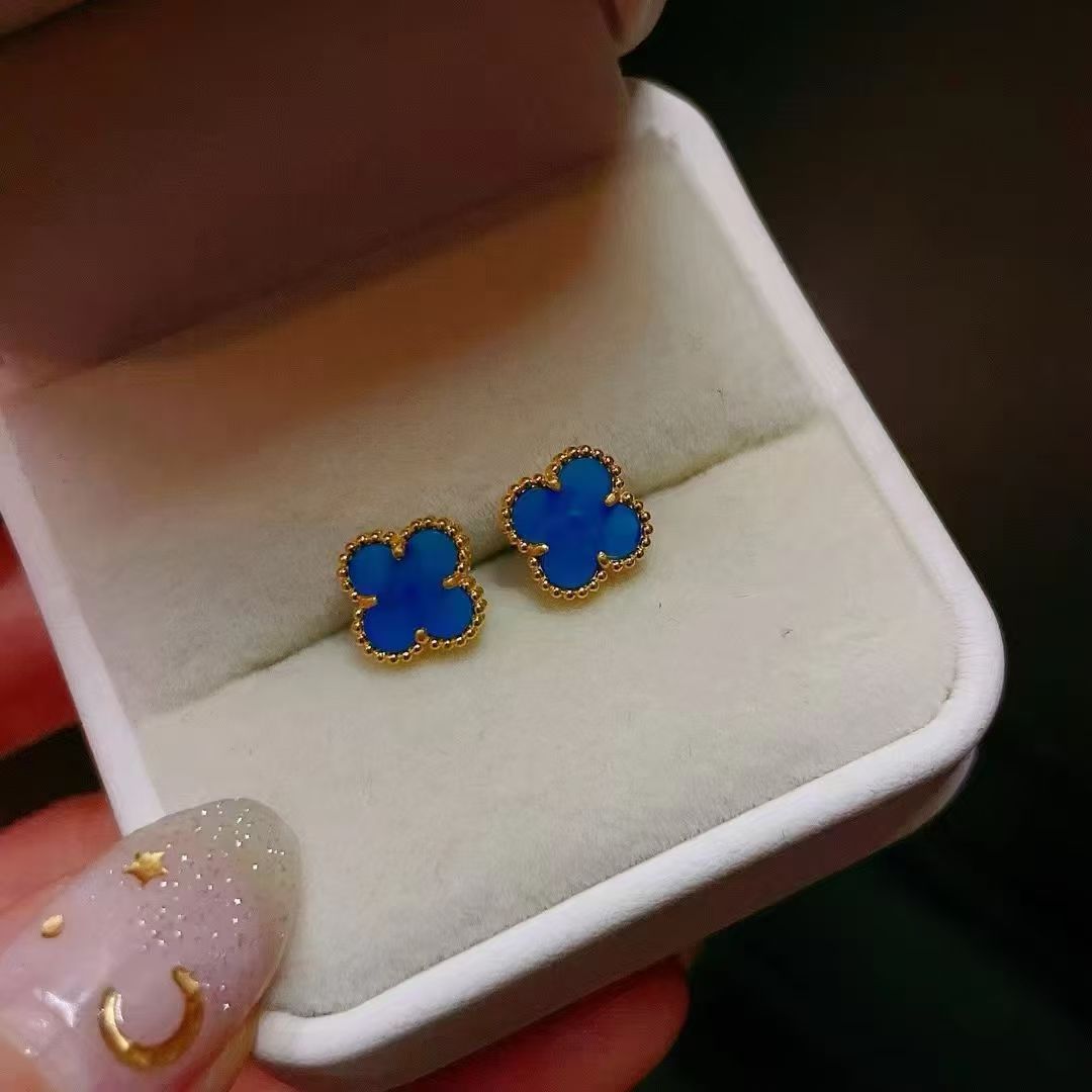 Cross-border titanium steel four-leaf clover ear studs for women, 18K gold, fashionable, simple and versatile mother-of-pearl jewelry ear bone studs are selling well in wholesale pic 7