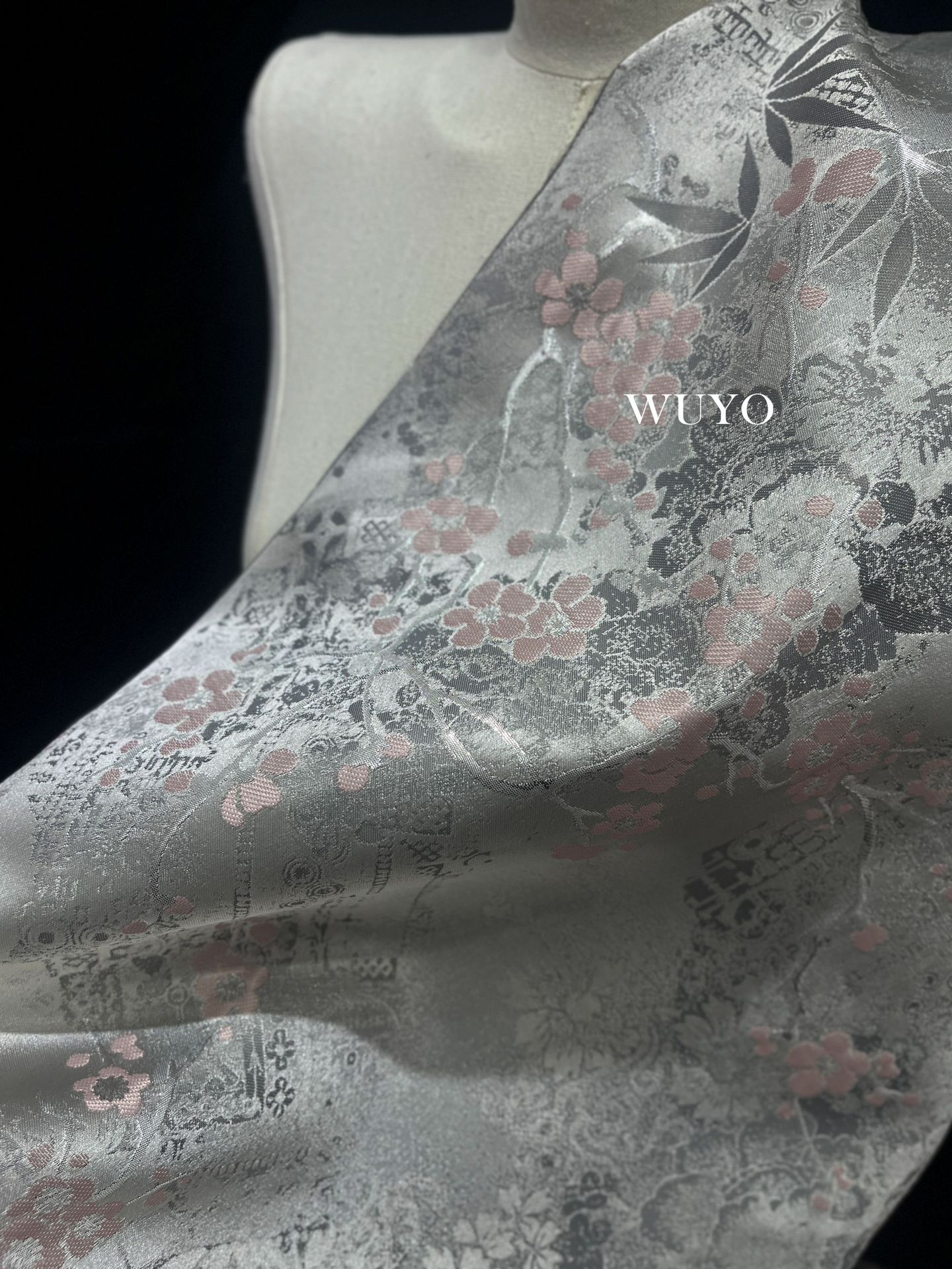 国潮新中式时装面料秋冬梅花香色织提花国风旗袍马甲详情14