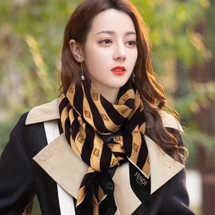 New rainbow checkered scarf for women in winter, Klein blue thick braid, colorful checkered, warm and thick, trendy and cute on Instagram pic 3