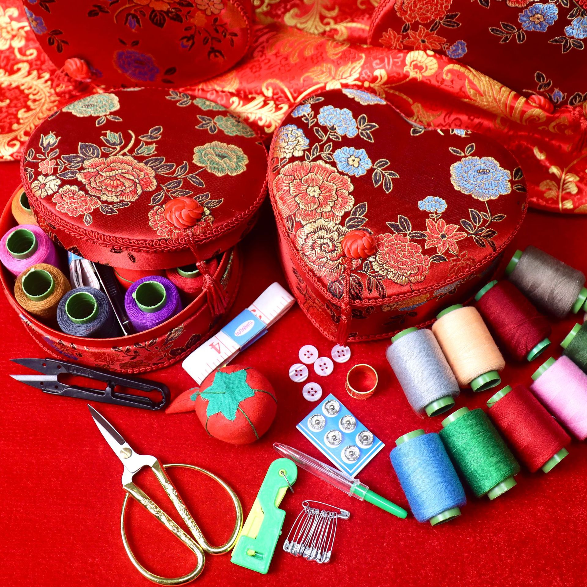 The 1-yuan and 2-yuan store exclusively offers bucket stainless steel large-eye embroidery steel needle sewing for clothes and quilts, tube needles, and hand sewing needles pic 4