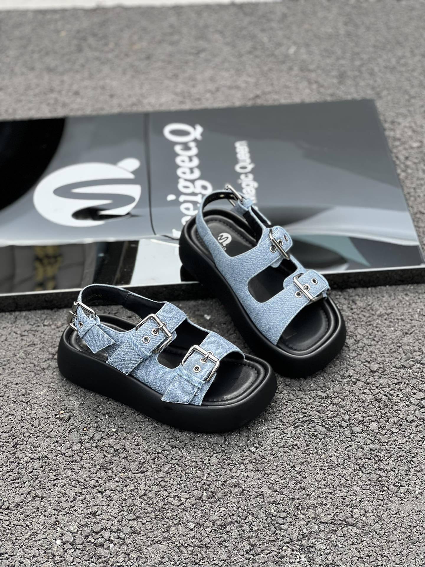 Meeigeec.Q厚底牛仔蓝个性百搭女士凉鞋2024夏季新款沙滩凉鞋现货详情14