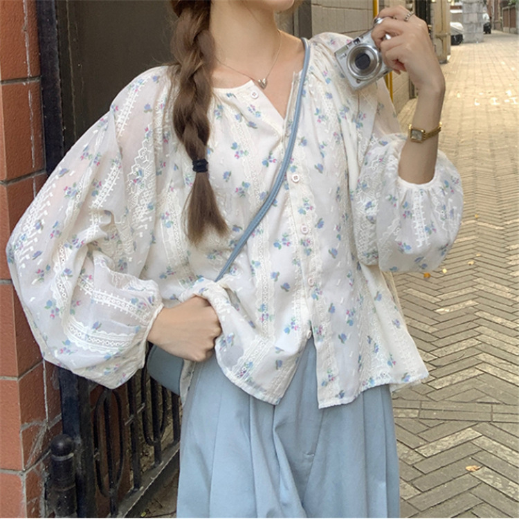 A fresh and light floral long-sleeved shirt for women, a Korean-style loose and slimming shirt with a round neck and a sweet and girlish look pic 7