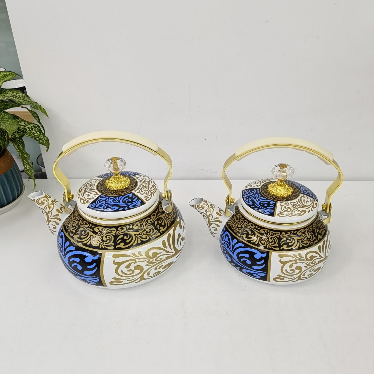 The latest Middle East Saudi flower-shaped enamel water kettle 2.1L, 2.6L enamel teapot, coffee pot, induction cooker with open flame pic 1