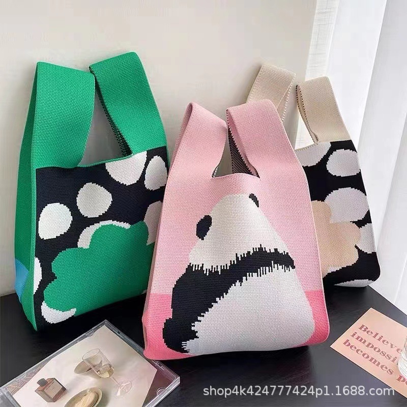 Bolso de panda lindo mujer de lana de punto bolsa de cubo versión japonesa y coreana 100 bolsos casuales bolsa de tote box lunch bag pic 9