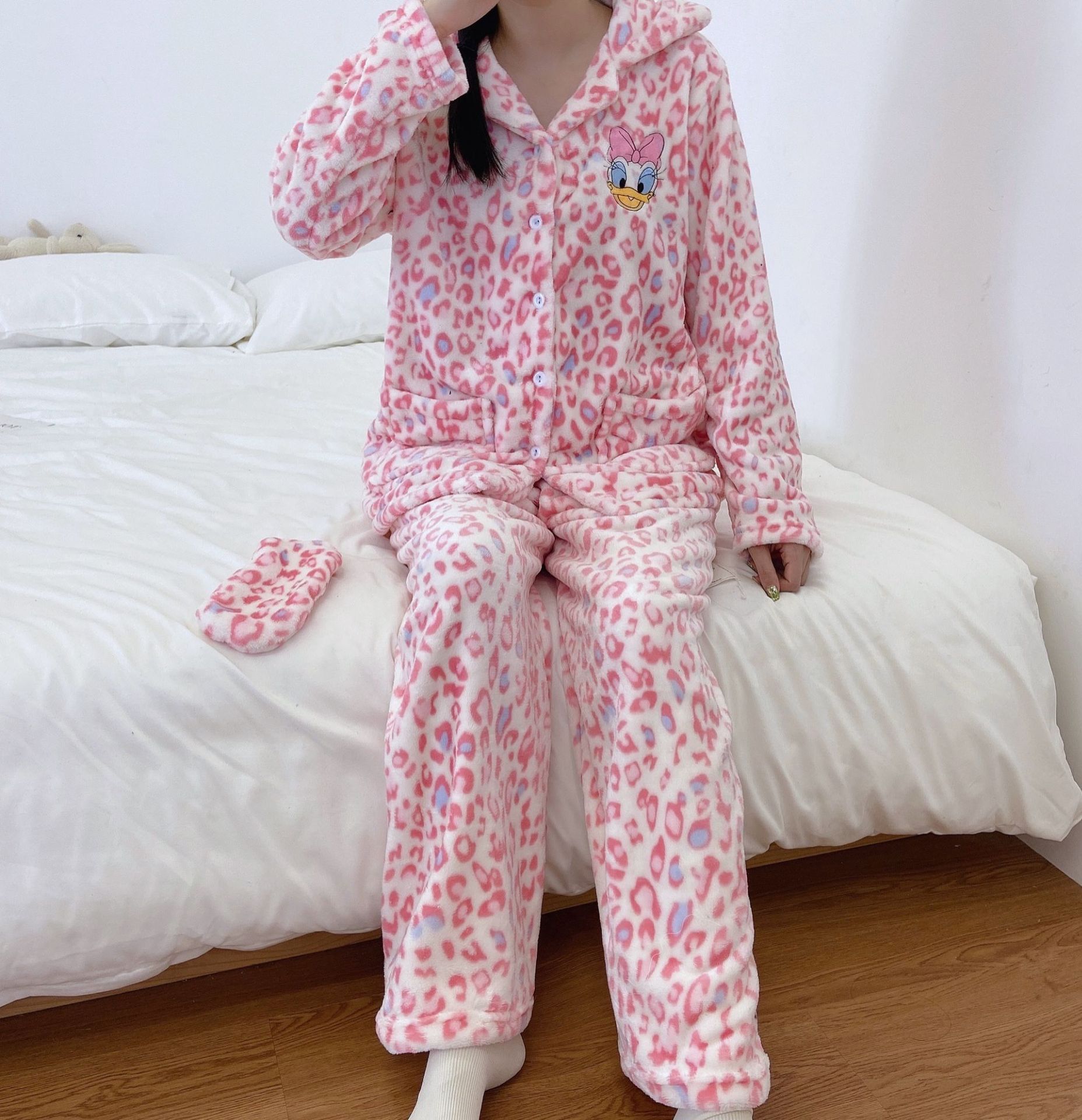 冬季法兰绒女士睡衣翻领开衫长袖长裤少女卡通可爱保暖家居服套装详情13