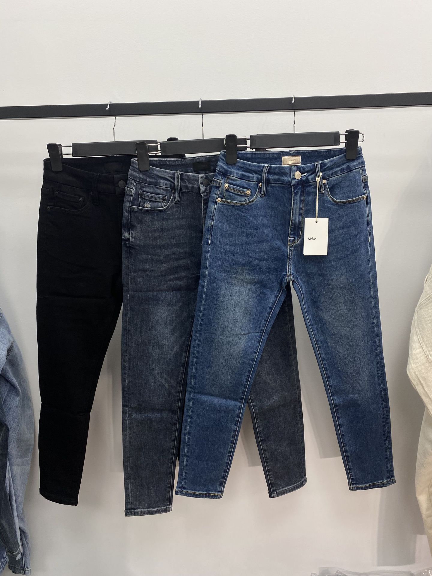 The new Mother high-waisted 9-inch high-elasticity skinny jeans, which are the same style as those worn by European and American bloggers, can lift the buttocks and make you look slimmer. Korean style jeans for women pic 26