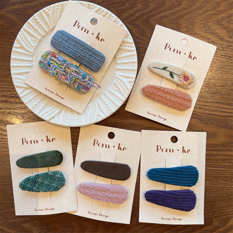Korean-style chanel-patterned hair clips for girls, simple and versatile hair clips, cute checkered hair clips and hair accessories for girls pic 3