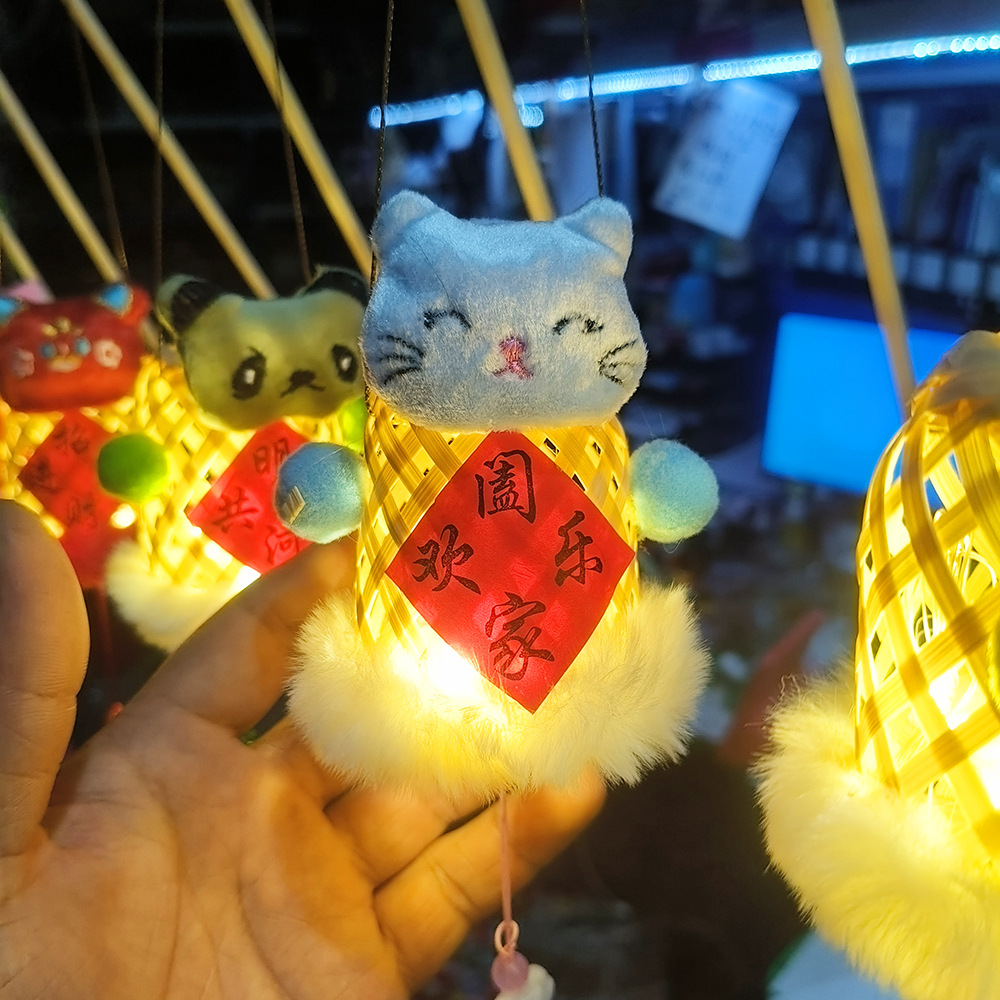 The finished bamboo weaving lanterns for the Mid-Autumn and summer vacation night tour are assembled. They are mini luminous lanterns, ancient-style flower lanterns, plush ball lanterns, DIY lanterns for the Year of the Snake, and Mid-Autumn Festival little rabbit lanterns pic 7